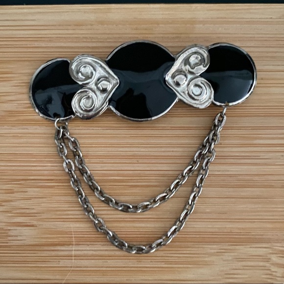 Vintage Black and Silver Chain and Heart Brooch - Picture 4 of 7